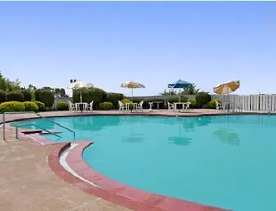 Hotel Budget Host 2*